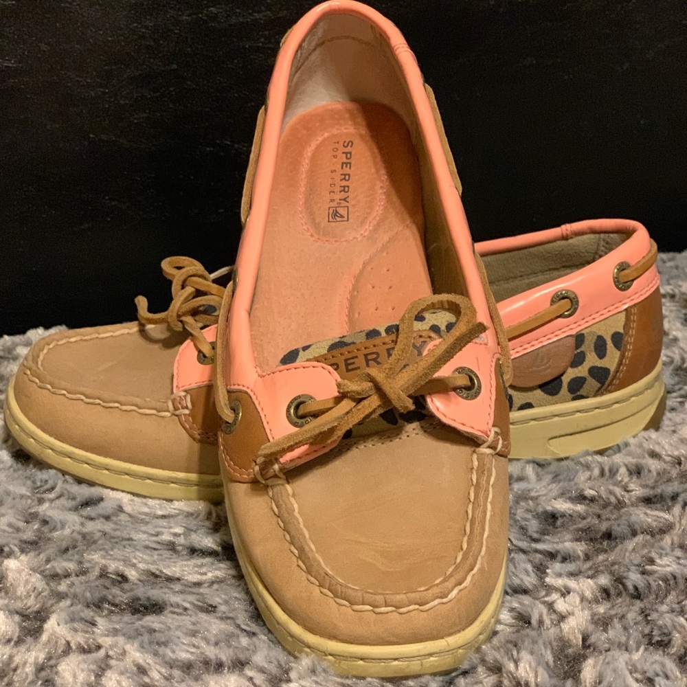 Sperry boat shoes size 6 leopard and coral
